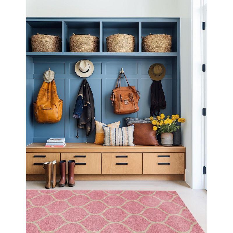 Unique Loom 4' 0 x 6' 0 Trellis Frieze Rounded Light Pink Area Rug