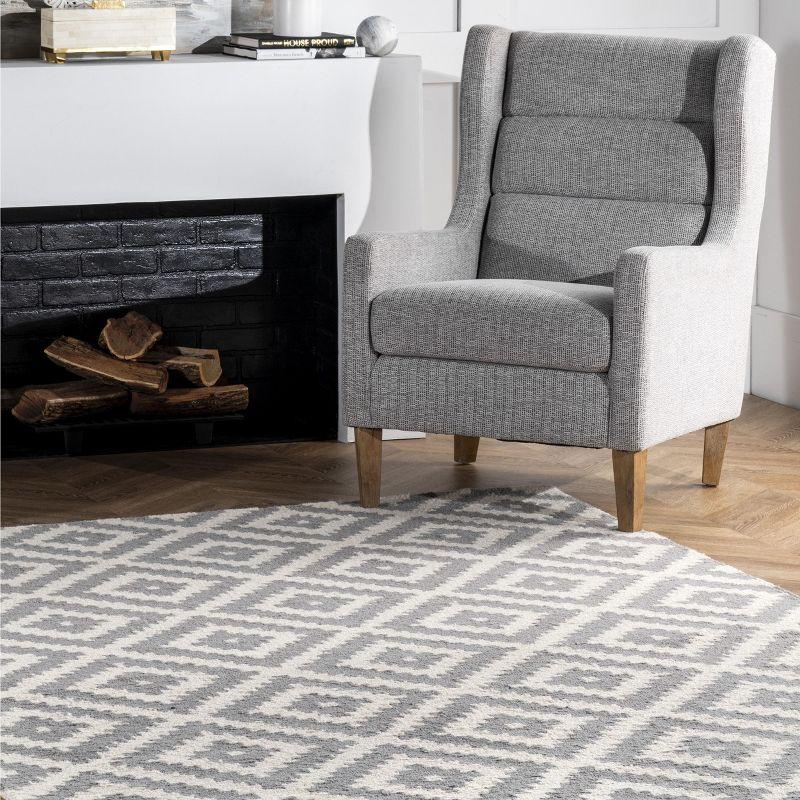 nuLOOM Kellee Hand Tufted Geometric Wool Area Rug