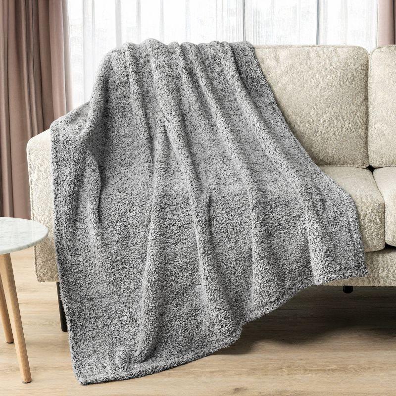 PAVILIA Plush Throw Blanket for Couch Bed, Faux Shearling Blanket and Throw for Sofa Home Decor