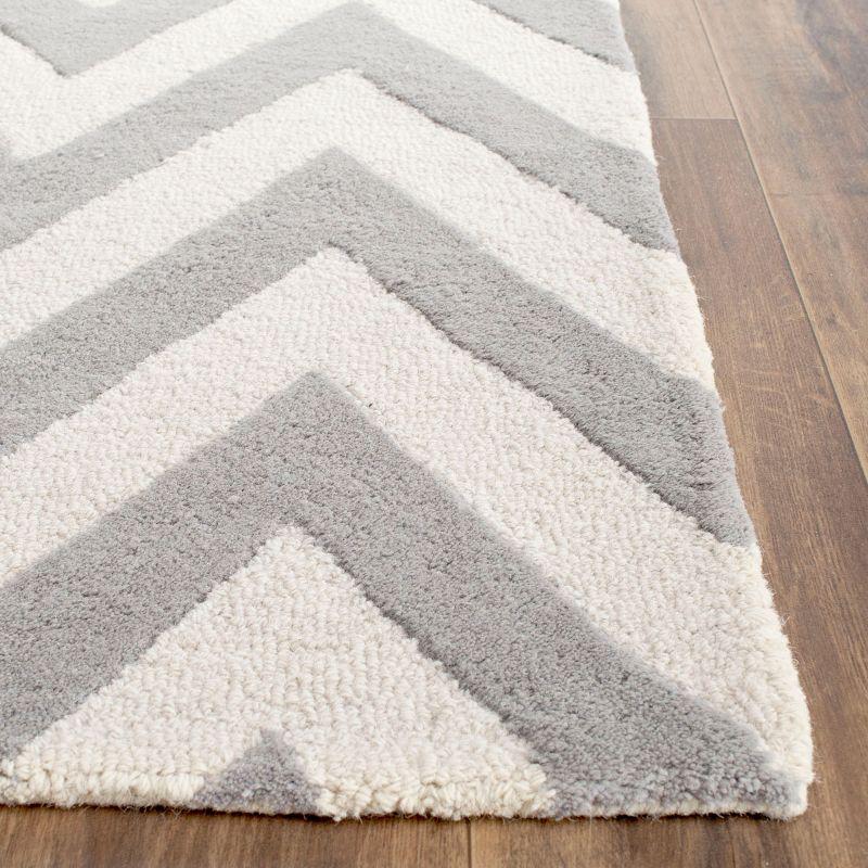 Cambridge CAM139 Tufted Indoor Area Rug - Silver/Ivory - 7'6"x9'6" - Safavieh