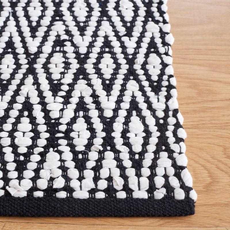 Coastal Charm Black Cotton 4' x 6' Handwoven Ikat Area Rug