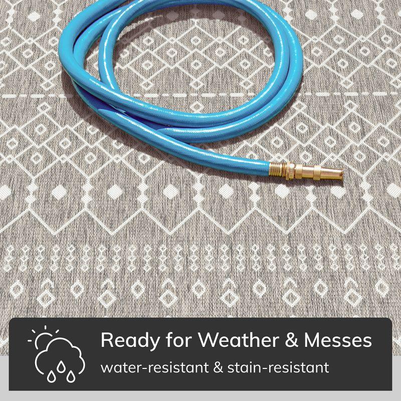 Well Woven Nors Light Grey Indoor / Outdoor Flat Weave Pile Nordic Lattice Pattern Area Rug (7'10" x 9'10")