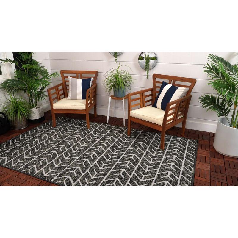 Beige Interlocking Geometric 4'x6' Synthetic Outdoor Rug