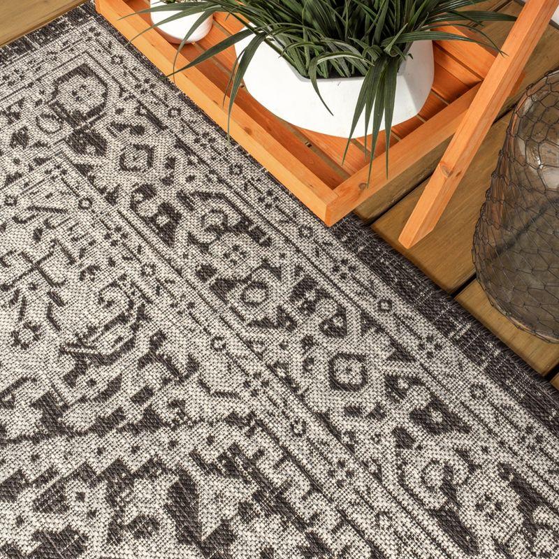 3'x5' Sinjuri Medallion Textured Weave Indoor/Outdoor Area Rug, Gray/Black - JONATHAN Y