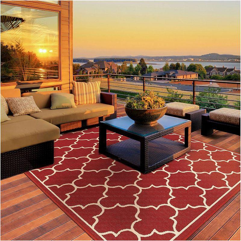 Oriental Weavers Meridian 1295R Red/ Ivory Indoor/Outdoor Area Rug - 3'7" x 5'6"