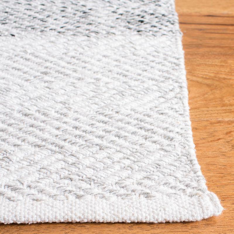 Nantucket NAN148 Hand Loomed Indoor Accent Rug - Ivory/Charcoal - 3'x5' - Safavieh