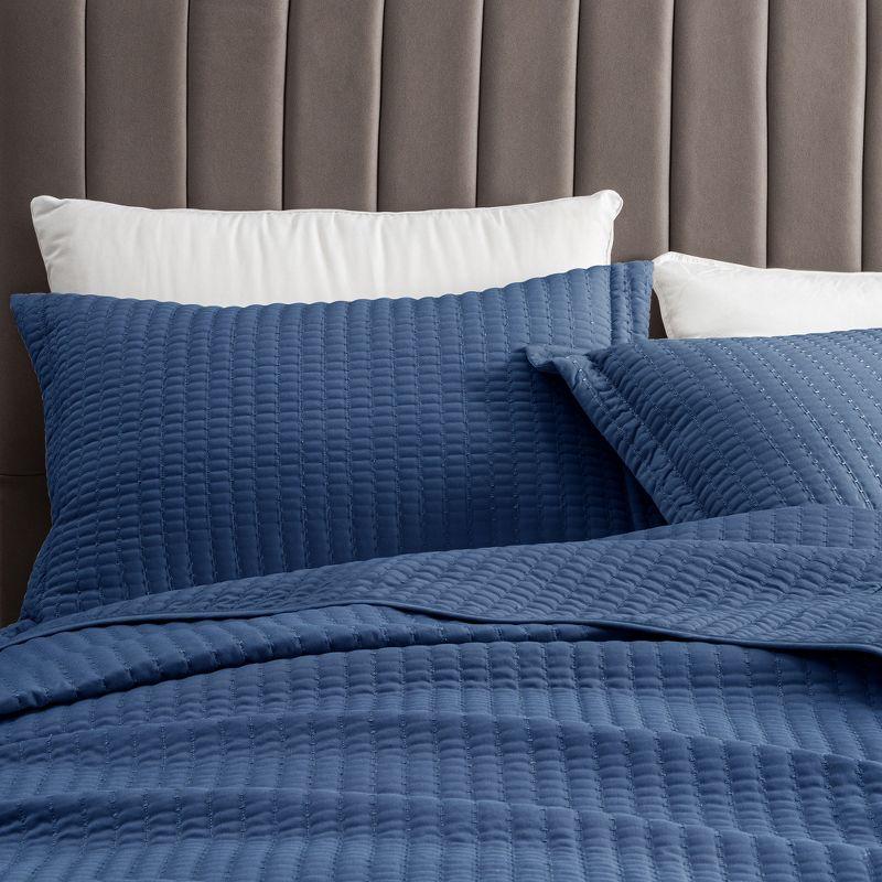 Great Bay Home Detailed Channel Stitch All-Season Reversible Quilt Set With Shams (King, Navy)