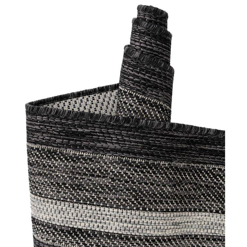 Unique Loom 8' 0 x 8' 0 Octagon Indoor/Outdoor Border Black Area Rug