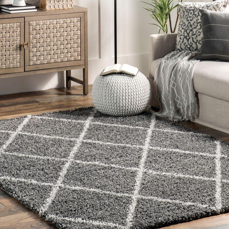 Nuloom Tess Trellis 5x8 Shag Indoor Area Rug for Living Room Bedroom Dining Room Nursery, Dark Grey/Ivory