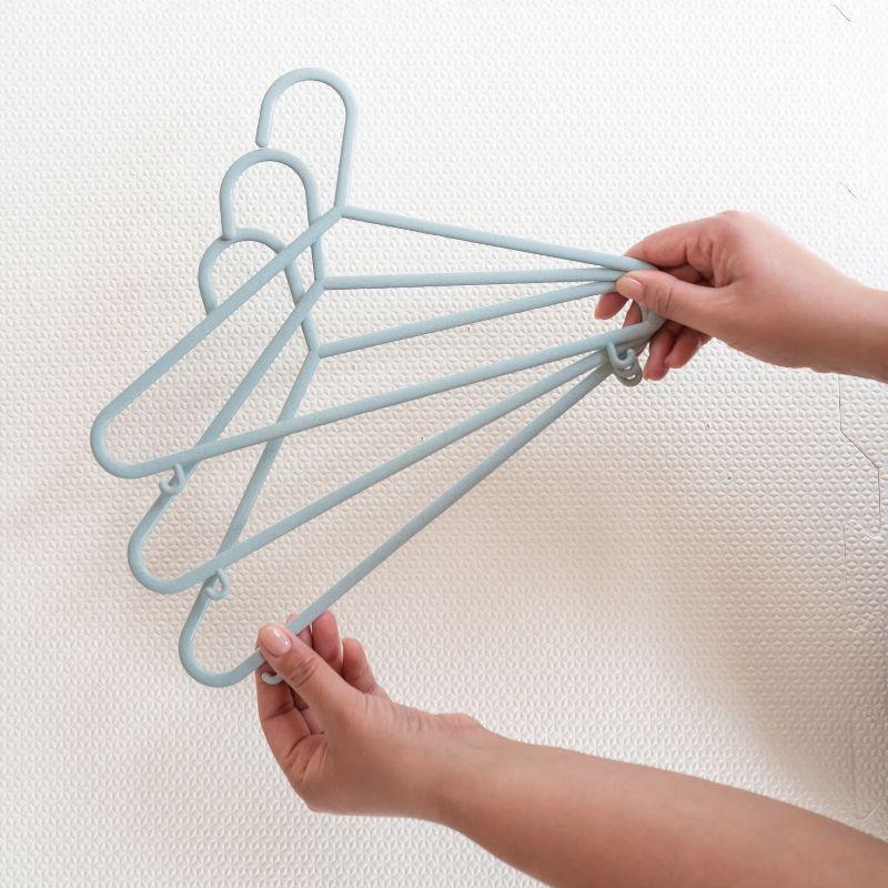 3 Sprouts - Wheat Straw Plastic Hangers for Baby Clothes - Pack Of 30 - Speckled Blue (Set of 30)