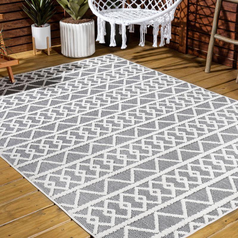 Aylan High-Low Pile Knotted Trellis Geometric Indoor/Outdoor Area Rug  - JONATHAN Y