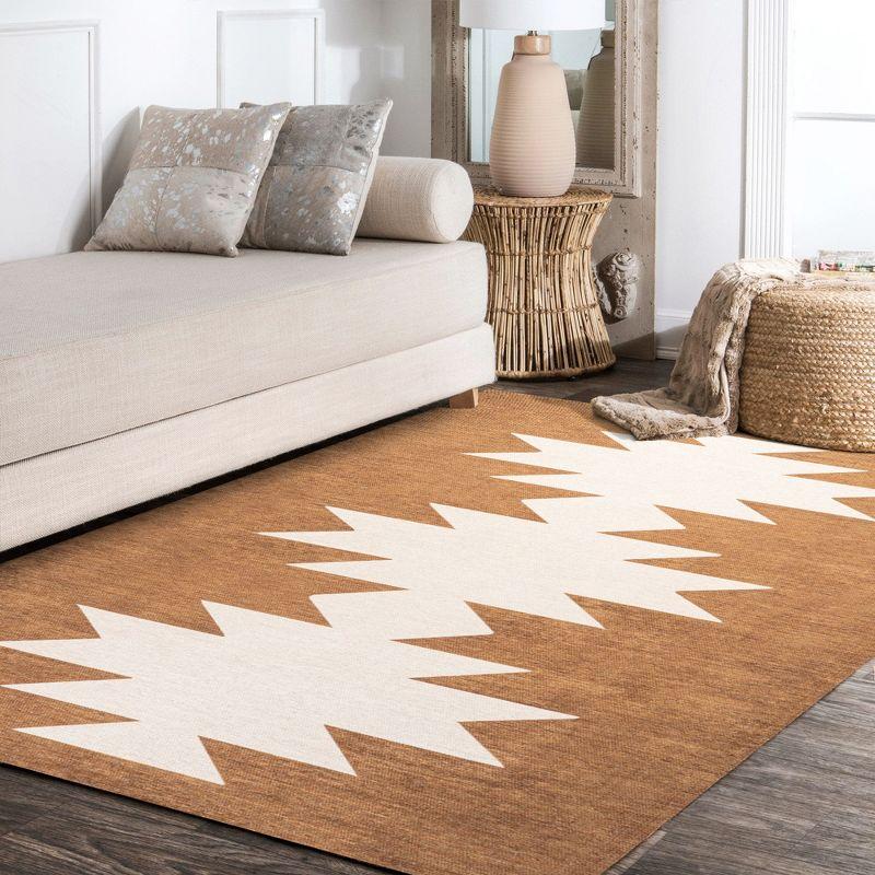 Chayton Minimalist Geometric Machine-Washable Area Rug - JONATHAN Y