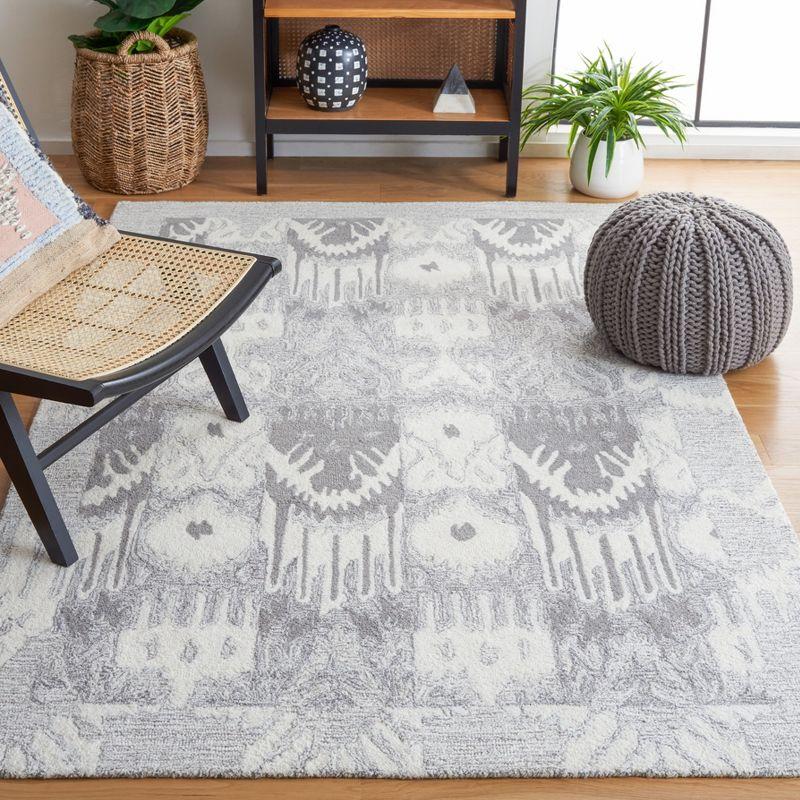 Silk Road Inspired Hand-Tufted Wool Area Rug in Light Grey - 3' x 5'