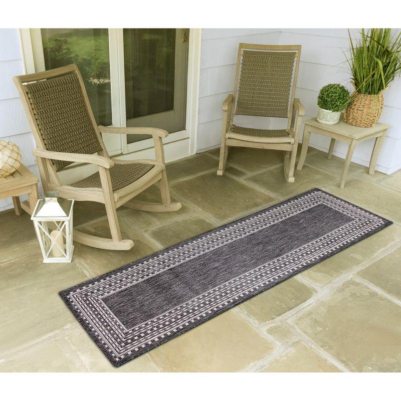 Liora Manne Malibu Etched Border Indoor/Outdoor Rug Charcoal 1'11" x 7'6"