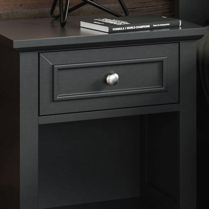 Stately Bedford Black Nightstand with 1 Drawer - Sleek Design