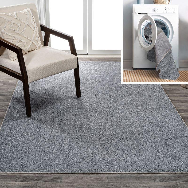 JONATHAN Y Twyla Classic Solid Low-Pile Machine-Washable Gray 4 ft. x 6 ft. Area Rug
