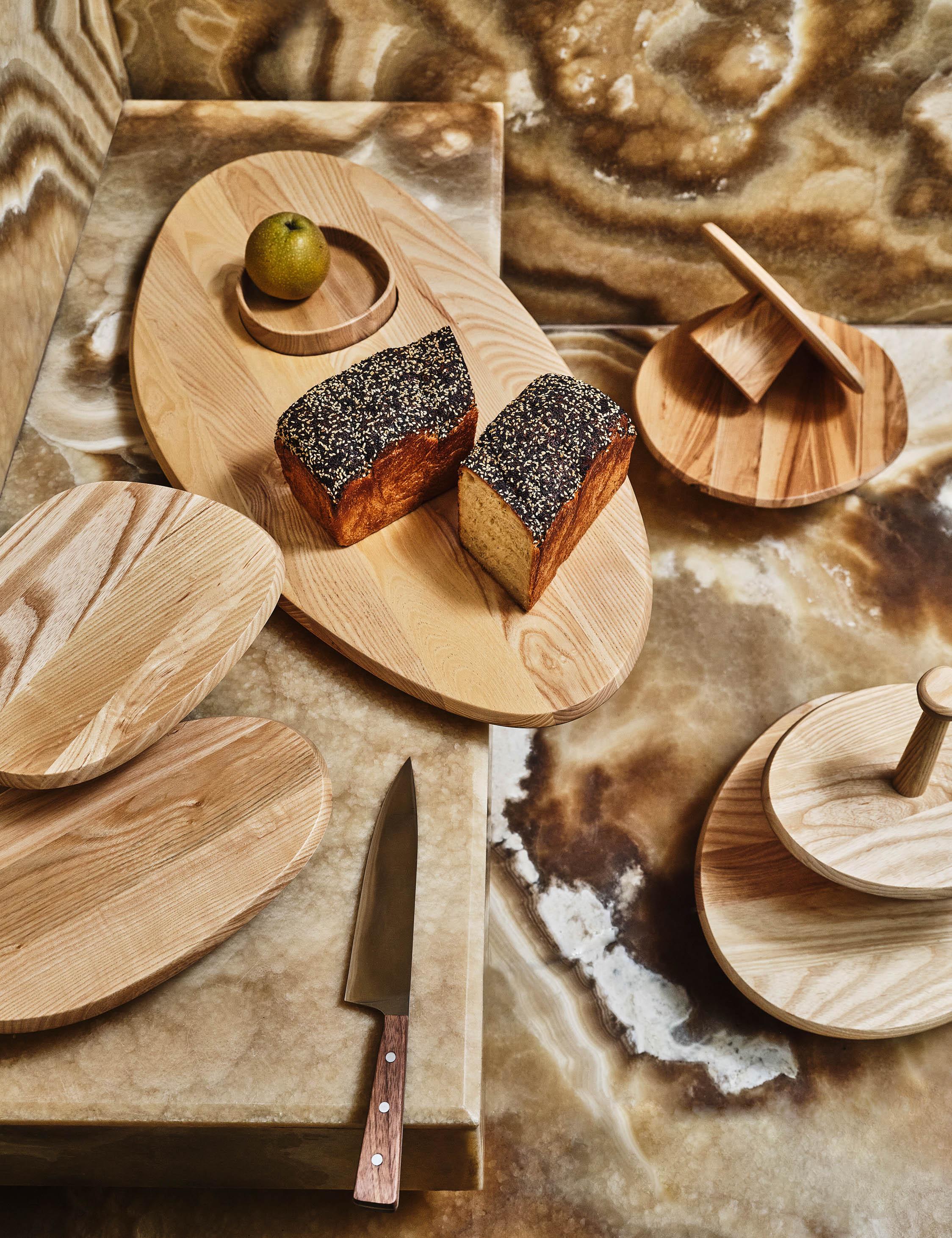 Dune Ash Wood Cake Stand by Kelly Wearstler x Serax - Black / Low