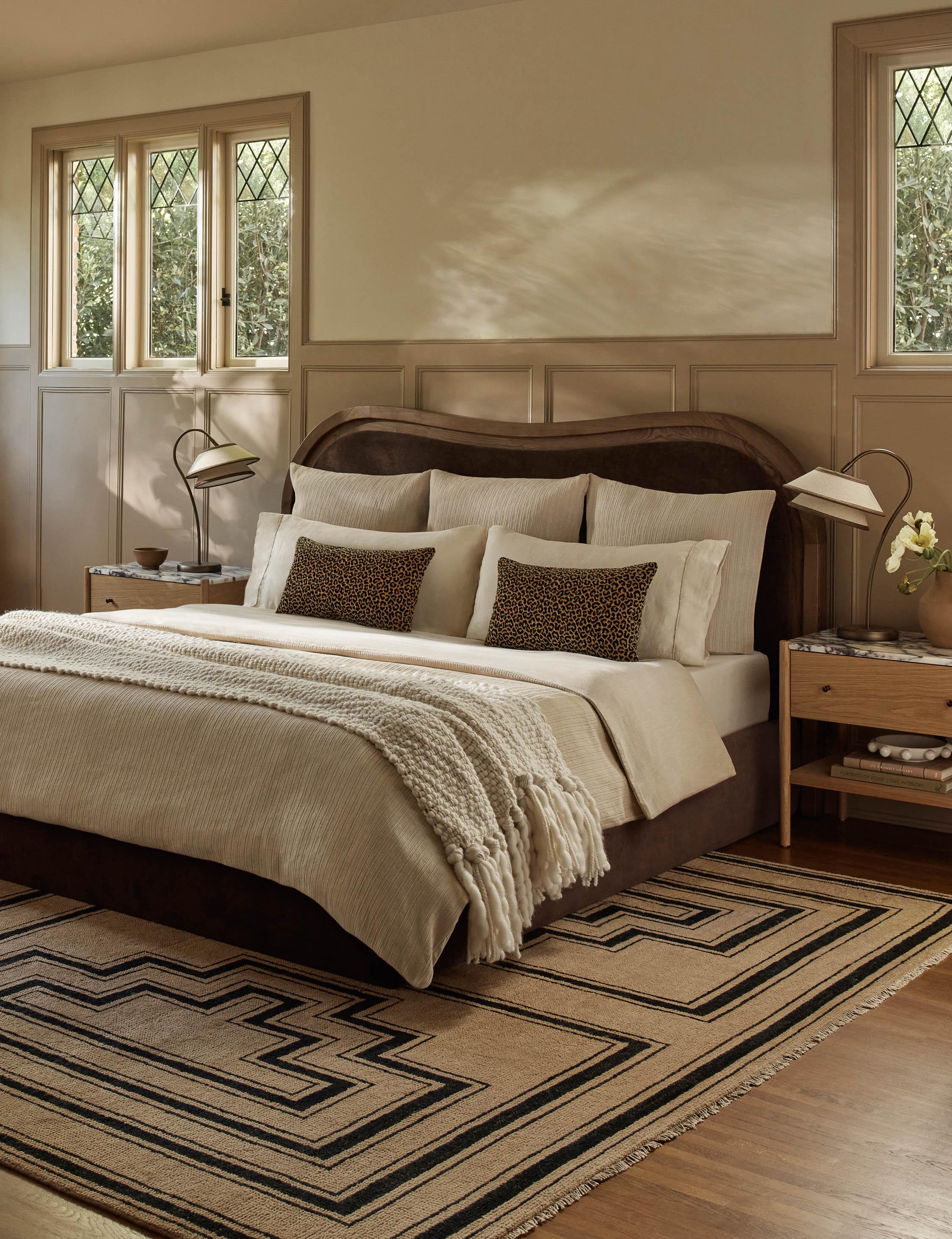 Greenbury Platform Bed - Brown / Queen