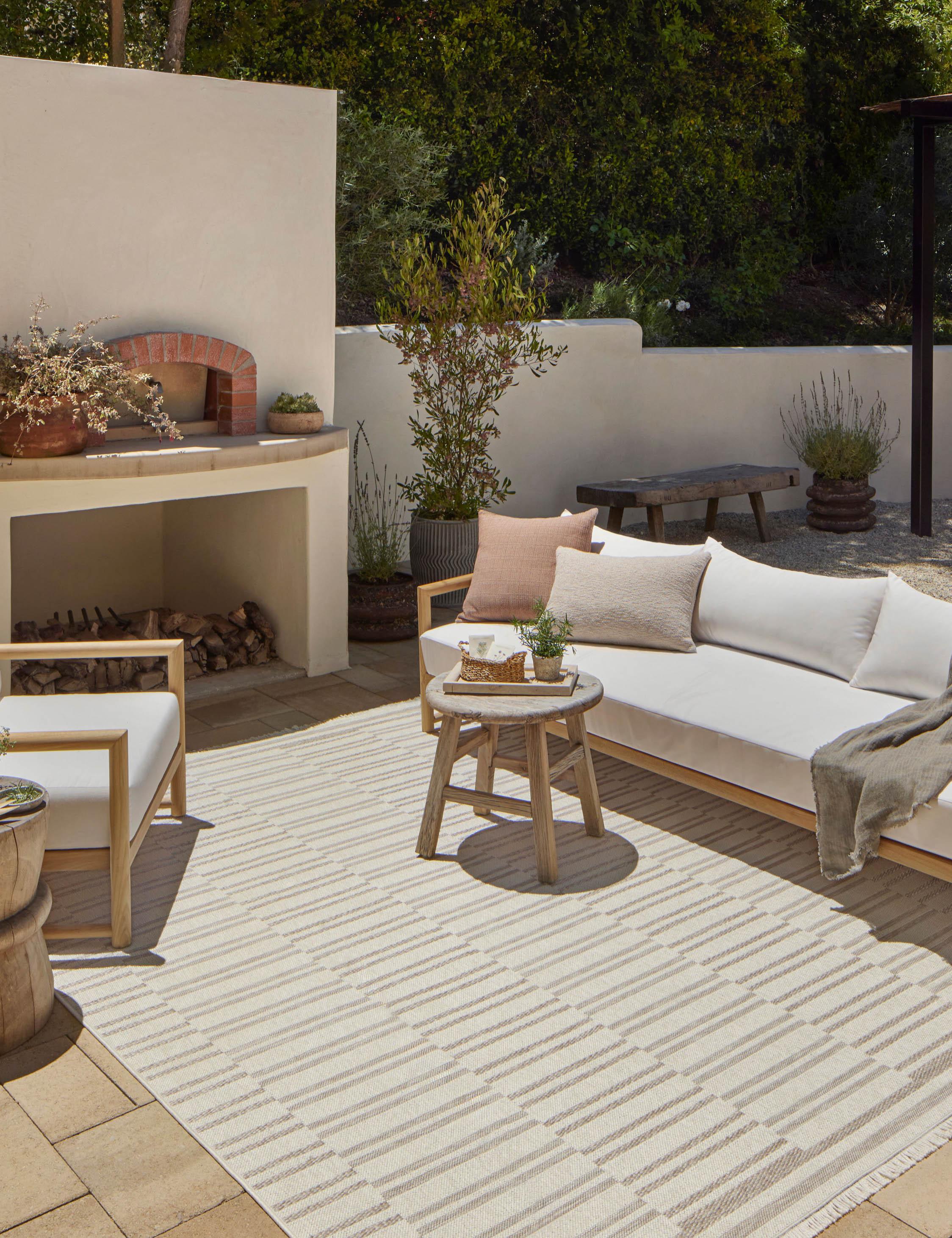 Malibu II Indoor / Outdoor Rug by Amber Lewis x Loloi - Ivory and Dove / 2'3" x 3'9"