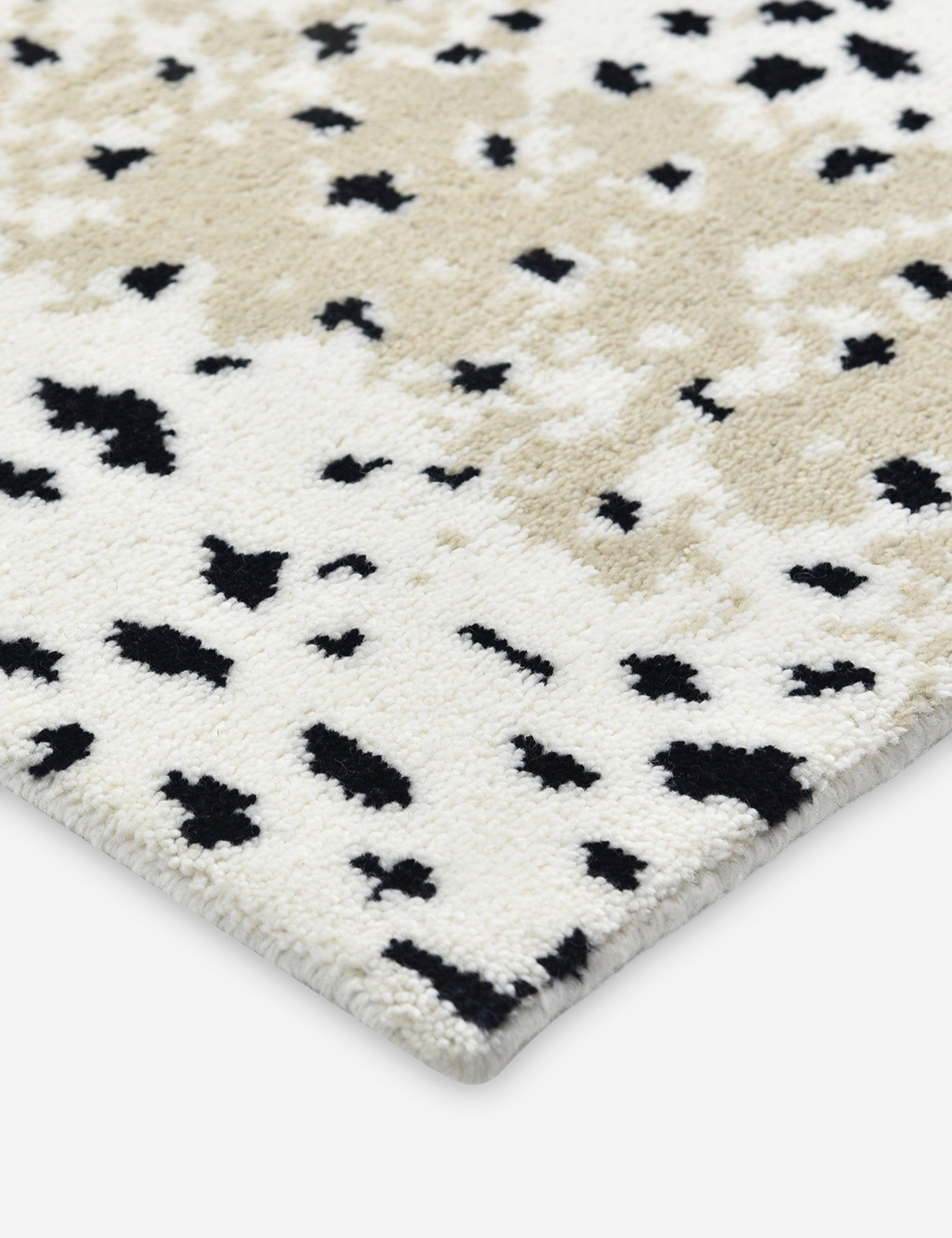 Esmarie Hand-Knotted Wool Rug - Ivory / 5' x 8'