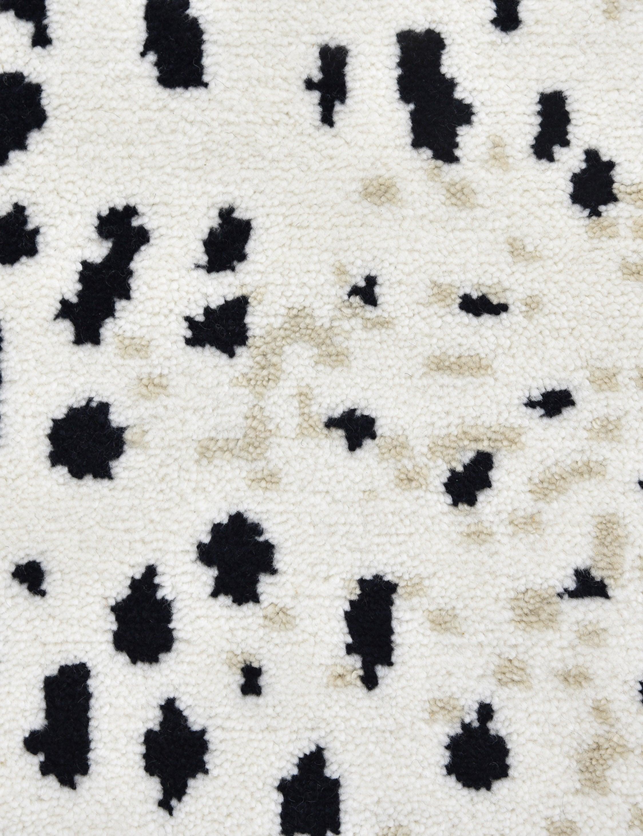 Esmarie Hand-Knotted Wool Rug - Ivory / 5' x 8'