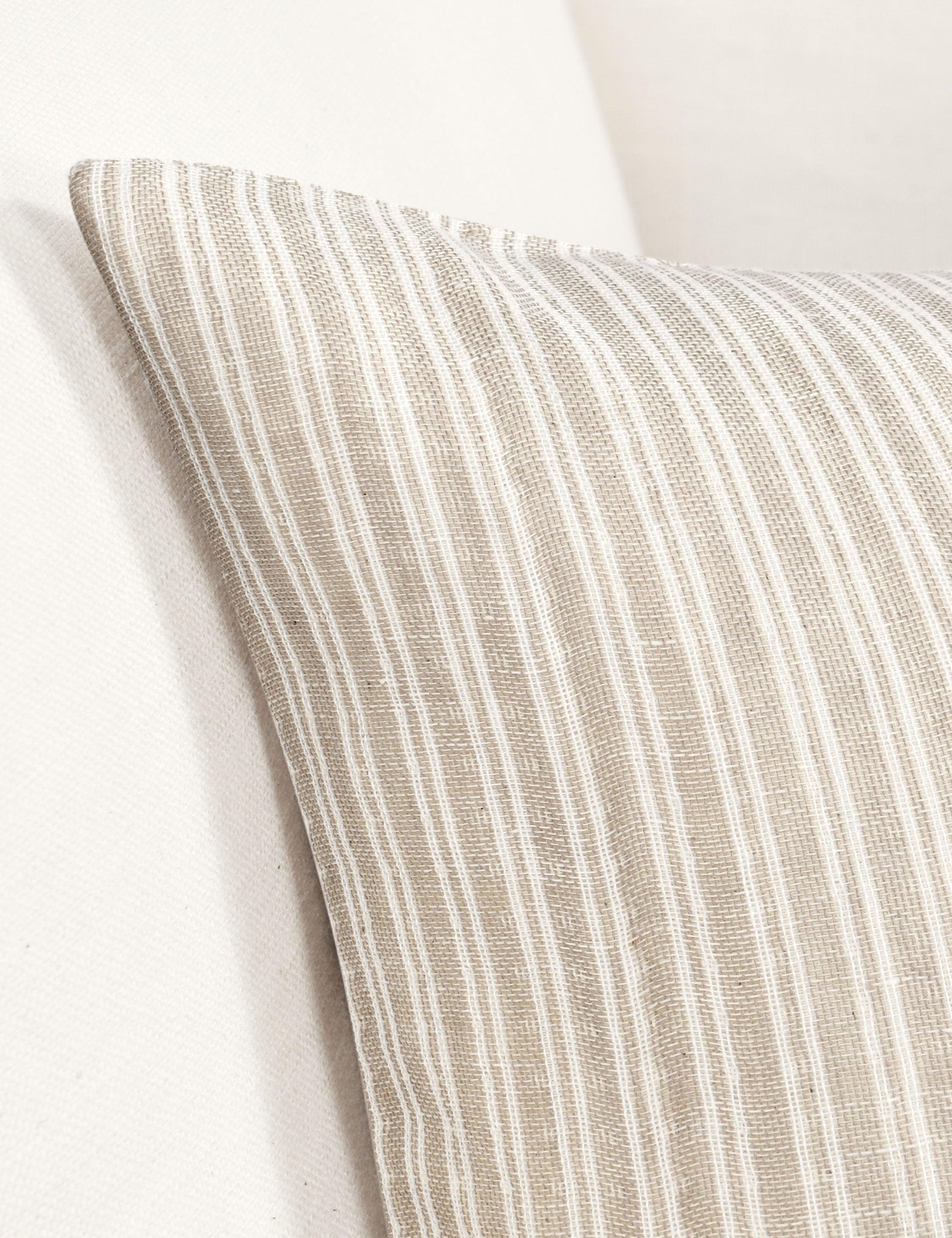 Nevya Pillow - Natural / Lumbar