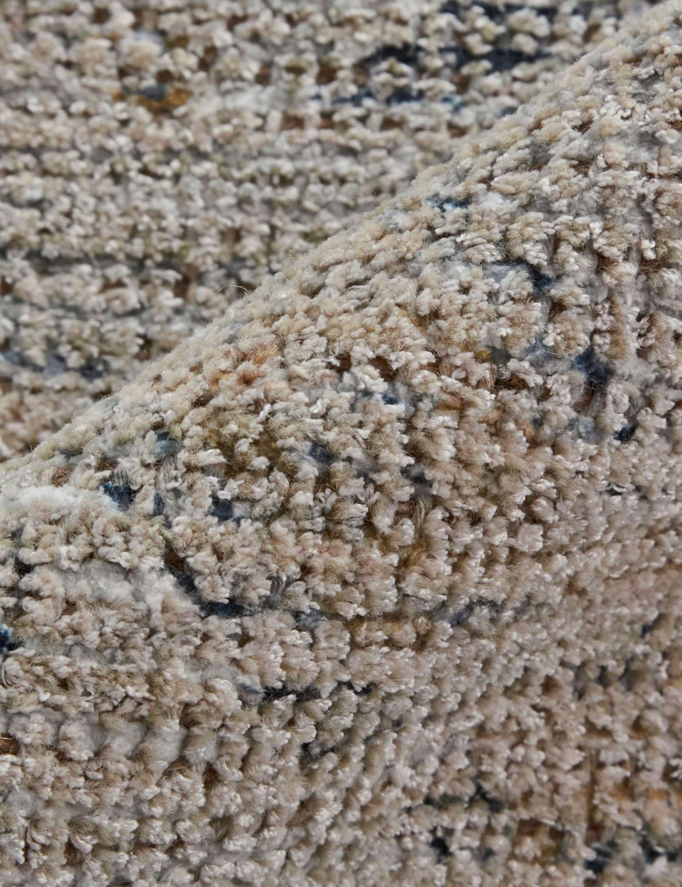 Ismenia Handwoven Rug - Sand / 7'6" x 9'6"