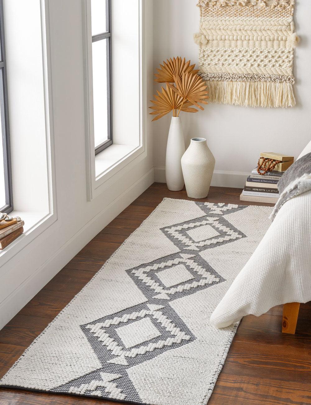 Ivory Geometric Tufted Wool-Cotton Blend 5' x 7' Rug