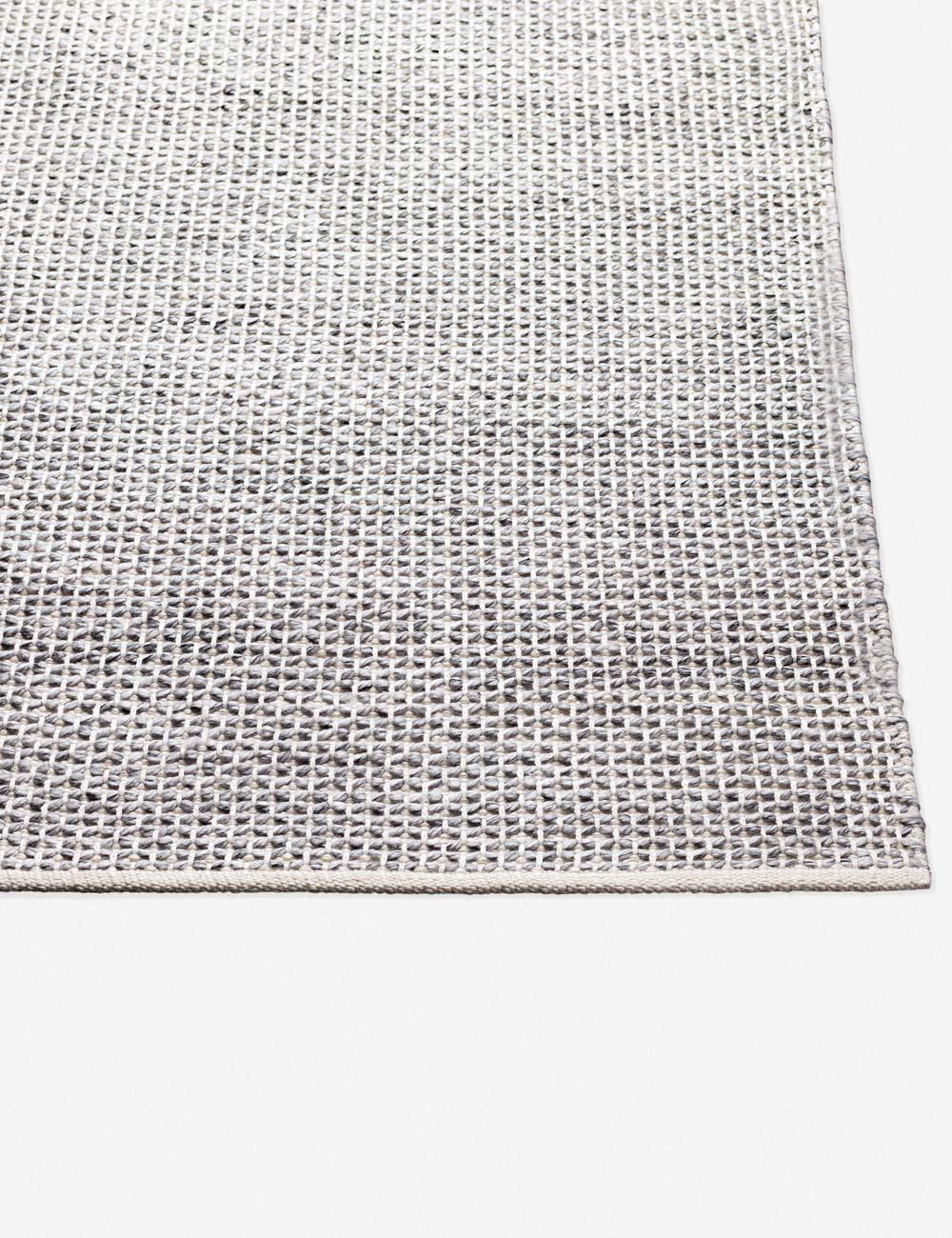 Handwoven Gray Diamond 10' x 14' Easy-Care Synthetic Rug