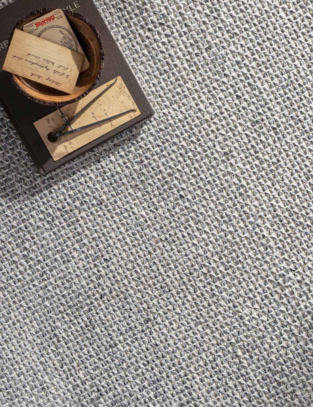 Handwoven Gray Diamond 10' x 14' Easy-Care Synthetic Rug