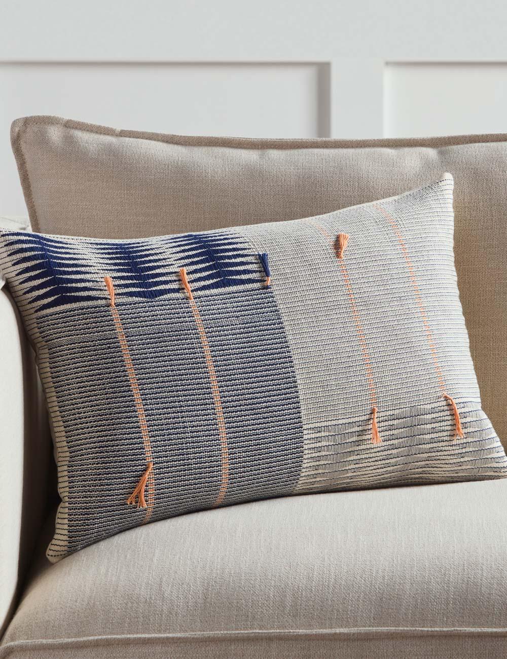 Narola Pillow - Blue / 16" x 24" / Down