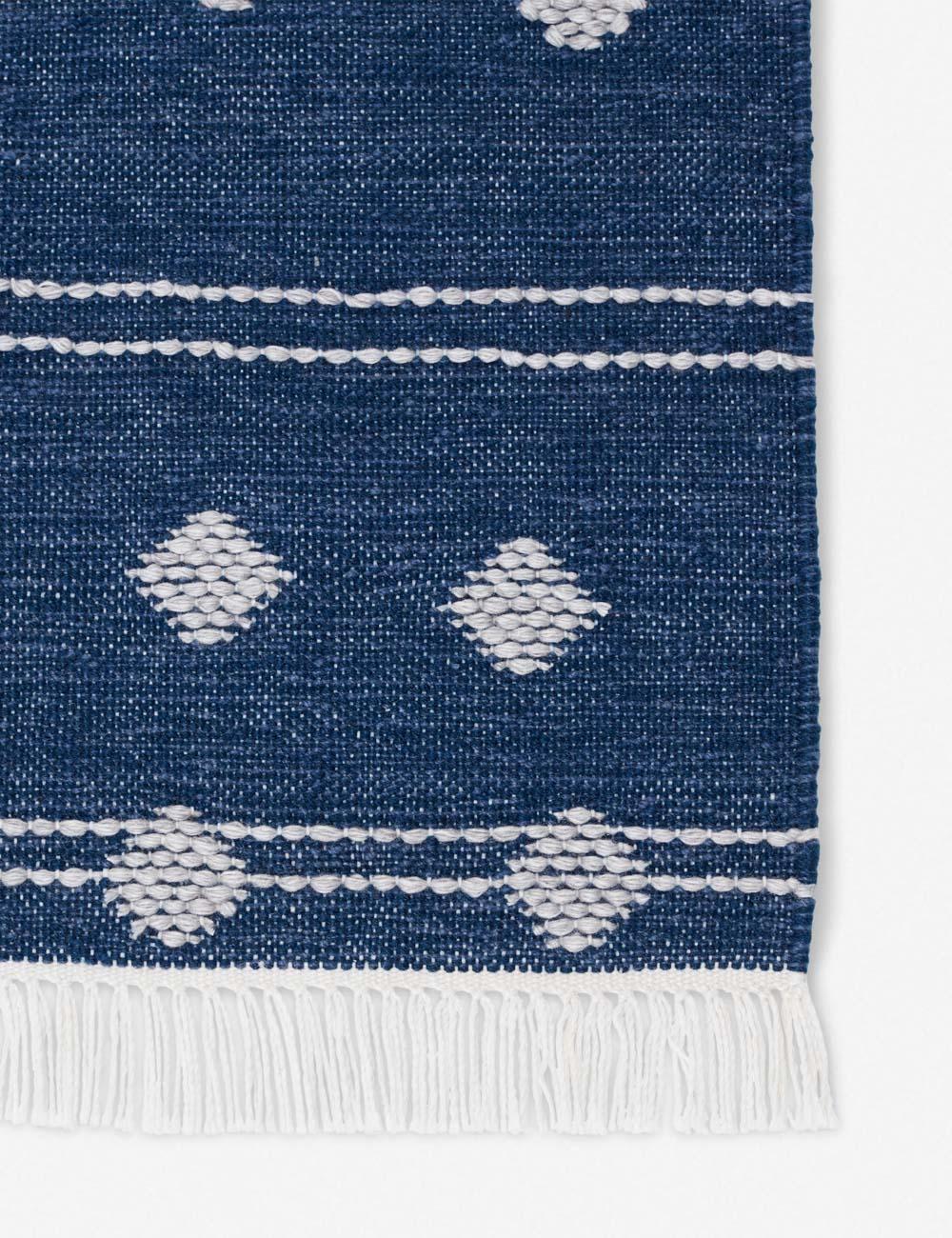 Calli Moroccan-Inspired 4'x6' Blue and White Flatweave Area Rug