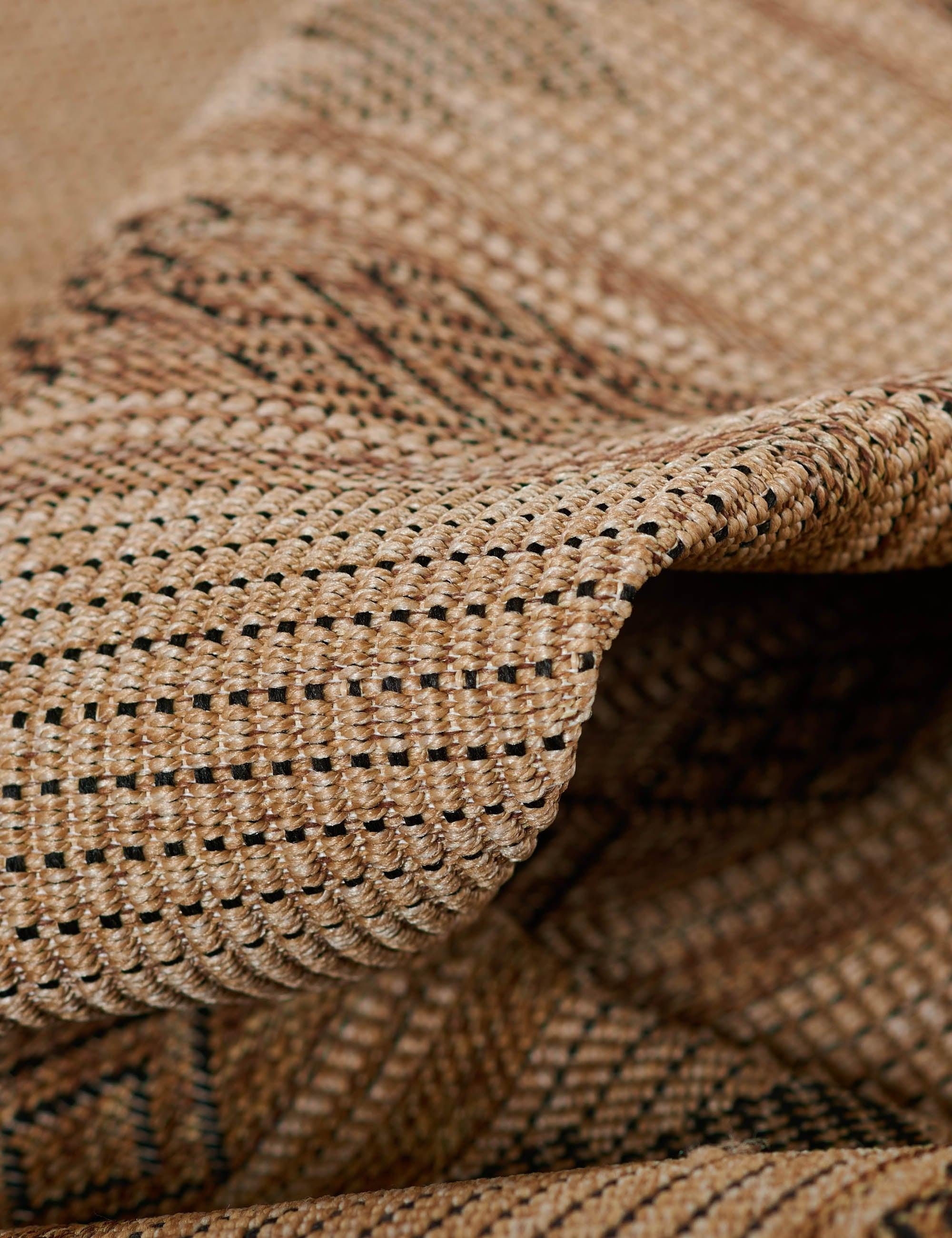 Ember Indoor / Outdoor Rug - 6'6" x 9'