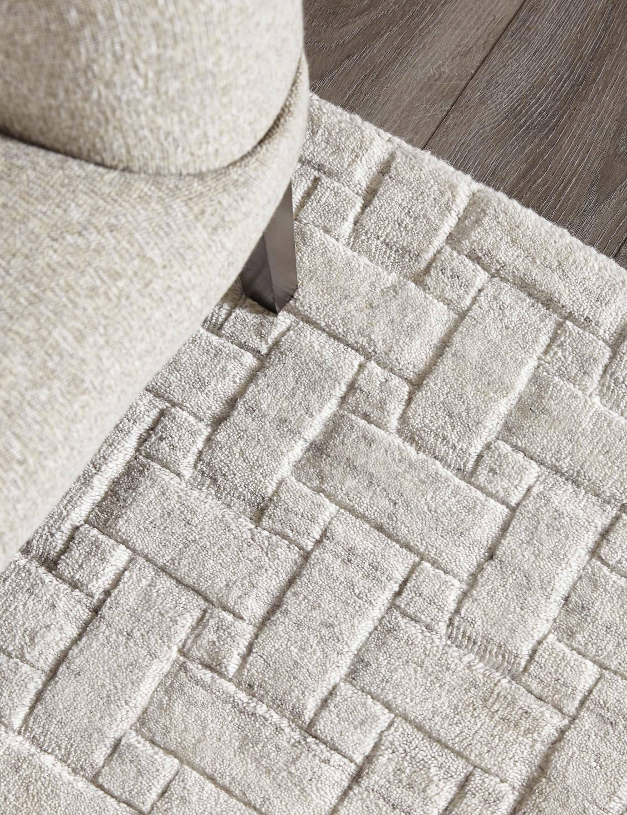 Brena Hand-Loomed Wool-Blend Rug - Ivory / 5' x 8'